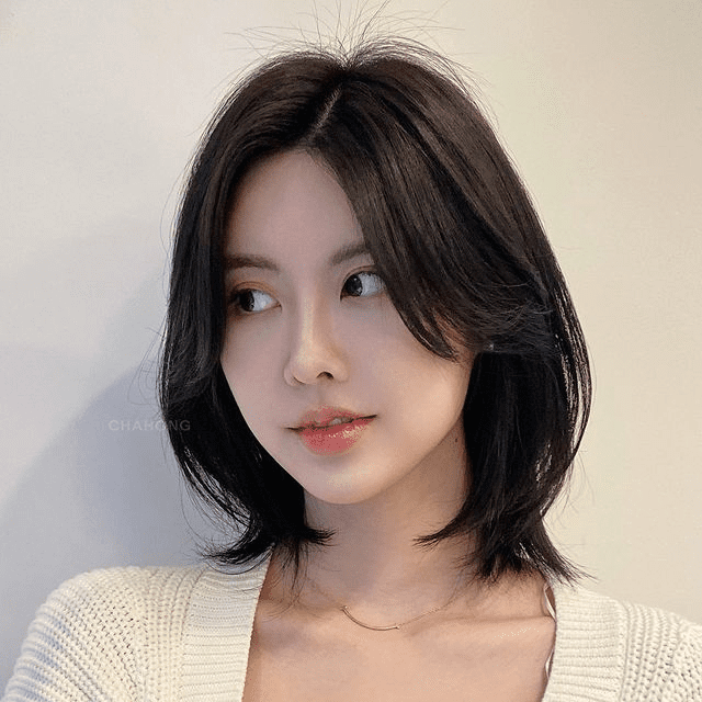 8. Layered Lob with Texture by @ch.hayeonn. Click here for more trendy Korean haircuts!