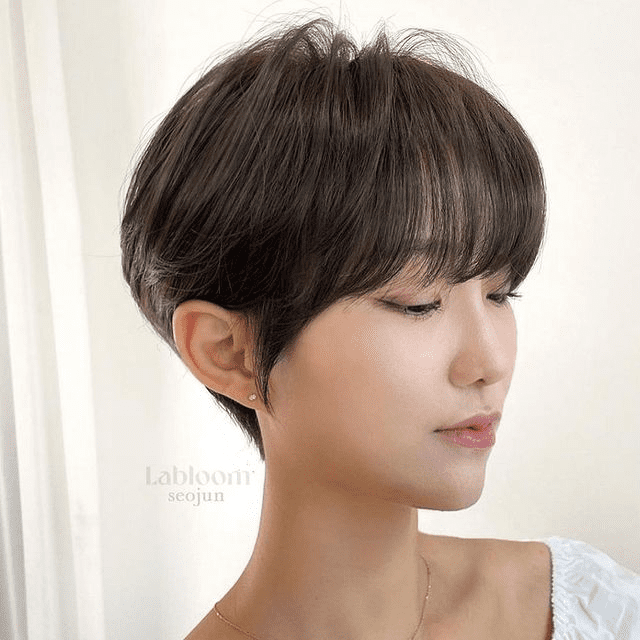 16. Pixie Cut with Wispy Bangs by @labloom_seojun. Click here for more trendy Korean haircuts!