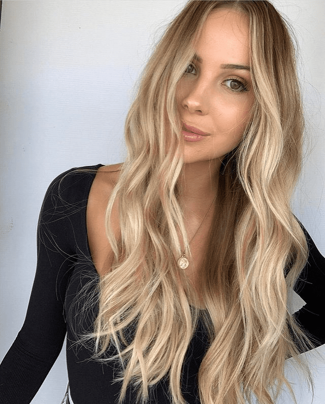 Long Summer Haircuts: 24. Beach Waves by @chelseahaircutters. Click here for more summer haircut ideas!